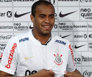 Zagueiro descartado no Criciúma está de saída para clube português