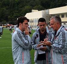 Dorival escala Samuel e mantém zagueiro na lateral do Flu