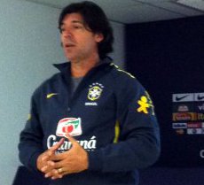 Ex-zagueiro da Seleção Brasileira é o novo treinador do Tupi