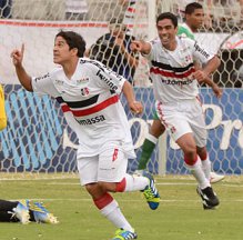 Jogadores do Santa Cruz comemoram chegada à final da Série C