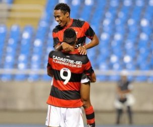 Internacional entra na briga pela contratação de volante do Flamengo