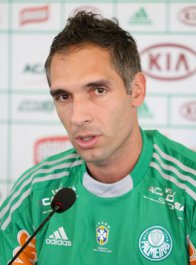 Série B: Goleiro do Palmeiras lamenta receber troféu longe de casa