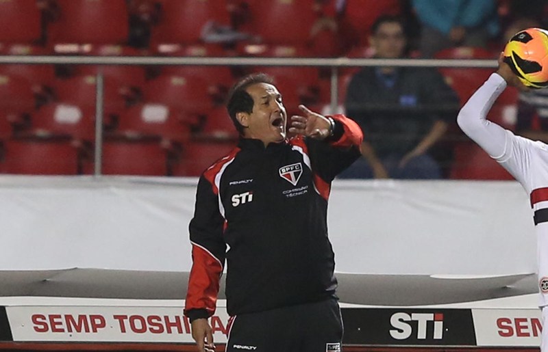 São Paulo pode trocar ex-camisa 10 da Seleção por destaque do Brasileirão