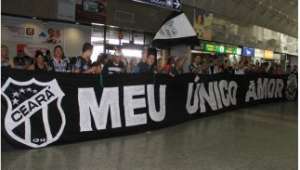 Série B: Nos braços da torcida, Ceará desembarca com festa