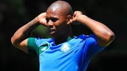 Lateral deve deixar o Palmeiras e acertar com o Benfica