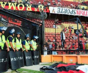 Greve! Sem receber salários, jogadores de clube argentino faltam a jogo