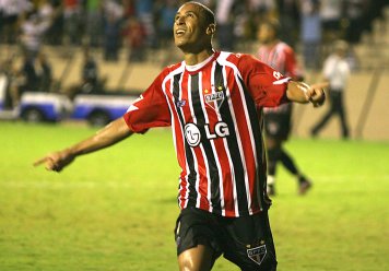 Ex-meia do São Paulo assina pré-contrato e é o 1º reforço do Botafogo para 2014