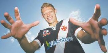 Cruzeiro dá “chapéu” em rivais e fecha com meia de time perto da degola