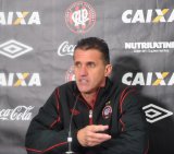 Copa do Brasil: Na final, treinador deve renovar com o Atlético-PR