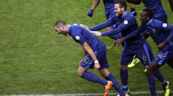 ELIMINATÓRIAS: França conta novamente com gol irregular para ir à Copa