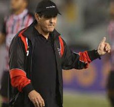 Muricy faz mistério com formação do ataque são-paulino