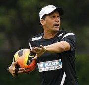Treinador agradece e mira adeus com Santos em 7º lugar