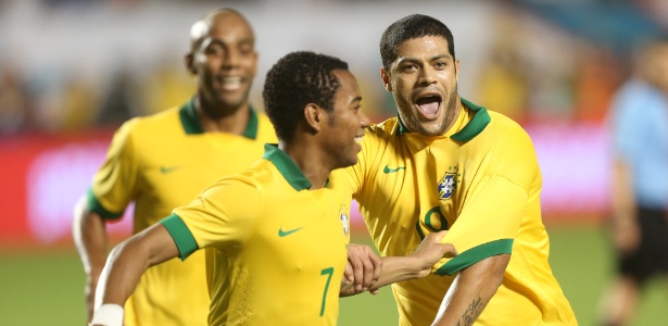 Amistoso: Robinho bate marca de Pelé e festeja chance aproveitada