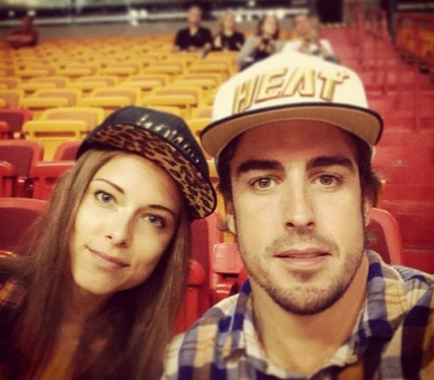 F1: Alonso atrasa vinda ao Brasil e se diverte nos EUA