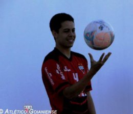 De volta aos treinos no Atlético-GO, Mahatma se coloca à disposição do técnico