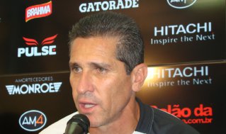 Técnico da Ponte pede para jogadores voltarem a “trocar o chip” para o Brasileirão