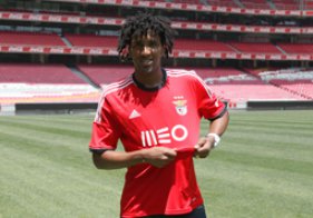 Com a ‘cabeça inchada’, São Paulo pode repatriar lateral de time europeu