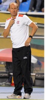 Ex-auxiliar de Dorival Jr, Ivan Izzo estuda possibilidades de trabalho para 2014