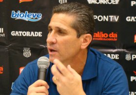 Assédio à Ponte Preta preocupa técnico Jorginho Campos