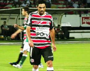 Série C: Santa Cruz se preocupa com comida estragada no hotel de São Luís