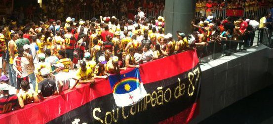 Série B: Rumo à elite! Torcida lota o aeropoto no embarque do Sport. Confira! 2 0002048131885 img