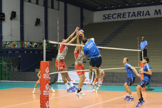 Vôlei: Tavares volta às quadras e Brasil Kirin vence jogo-treino