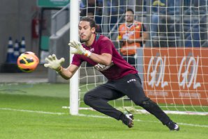 Goleiro da Lusa rasga elogios a Guto Ferreira e destaca decisão