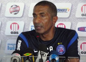 Cristóvão fecha o treino e faz mistério na escalação do Bahia