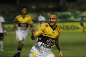 Criciúma tenta manter embalo para se afastar do perigo