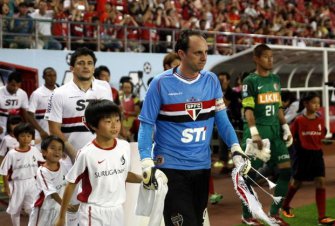 Rogério Ceni celebra chance de quebrar recorde de Pelé
