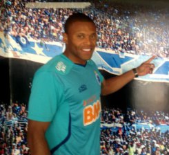 Flagrado por câmera, Júlio Baptista nega ajuda ao Vasco