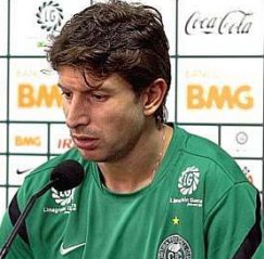 Tcheco mostra serenidade após estreia como treinador do Coritiba