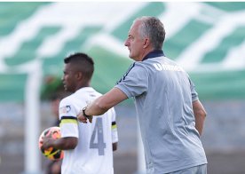 Dorival critica apatia do Flu e faz alerta contra queda