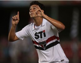 Maicon endossa coro e também pede Ganso na seleção