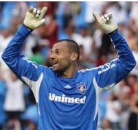 Goleiro sofre corte no dedo e preocupa o Fluminense