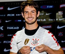 Corinthians tenta se livrar de Pato, Danilo e “baladeiro”