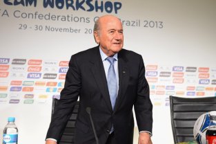 Presidente da Fifa e Ronaldo lamentam acidente no Itaquerão