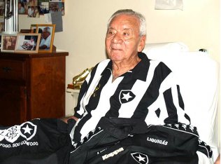 LUTO! Morre Nilton Santos, ídolo do Botafogo e do Brasil