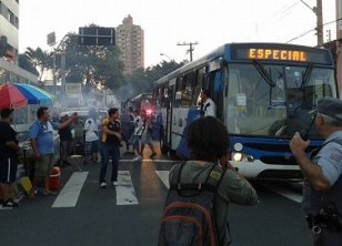 Primeiros ônibus de torcedores pontepretanos chegam ao Romildão