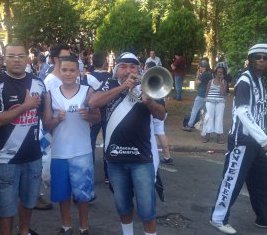 Macacada reunida! Caravana da Ponte tem corneteiro e Grande Família