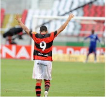 “Aqui mando eu”, artilheiro se exalta em comemoração no gol do Flamengo