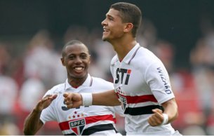 Volante não descarta deixar o São Paulo, mas quer ficar