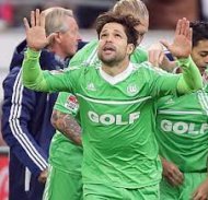 Ex-Menino da Vila e ex-meia do Vasco podem reforçar o Flamengo em 2014