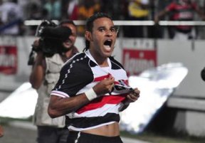 Série C: Vica faz mistério e não revela o substituto de artilheiro no Santa Cruz