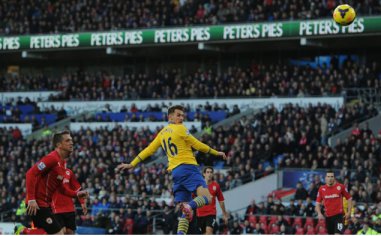 INGLÊS: Arsenal vence o Cardiff e dispara na ponta do Inglês