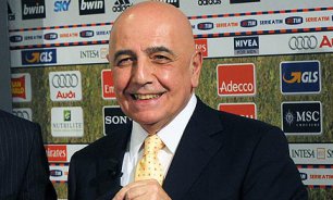 Italiano: Berlusconi afirma que Galliani segue mandando no Milan