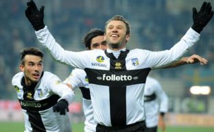 ITALIANO: Cassano marca e garante empate ao Parma