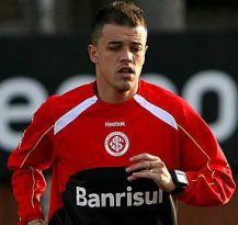 Após empate, argentino admite que pode sair do Inter