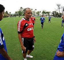 Técnico afirma que Flamengo vai mais relaxado contra o Vitória