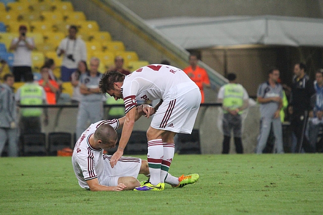 Volante do Flu joga saco de gelo contra torcedor e vai parar no Tribunal